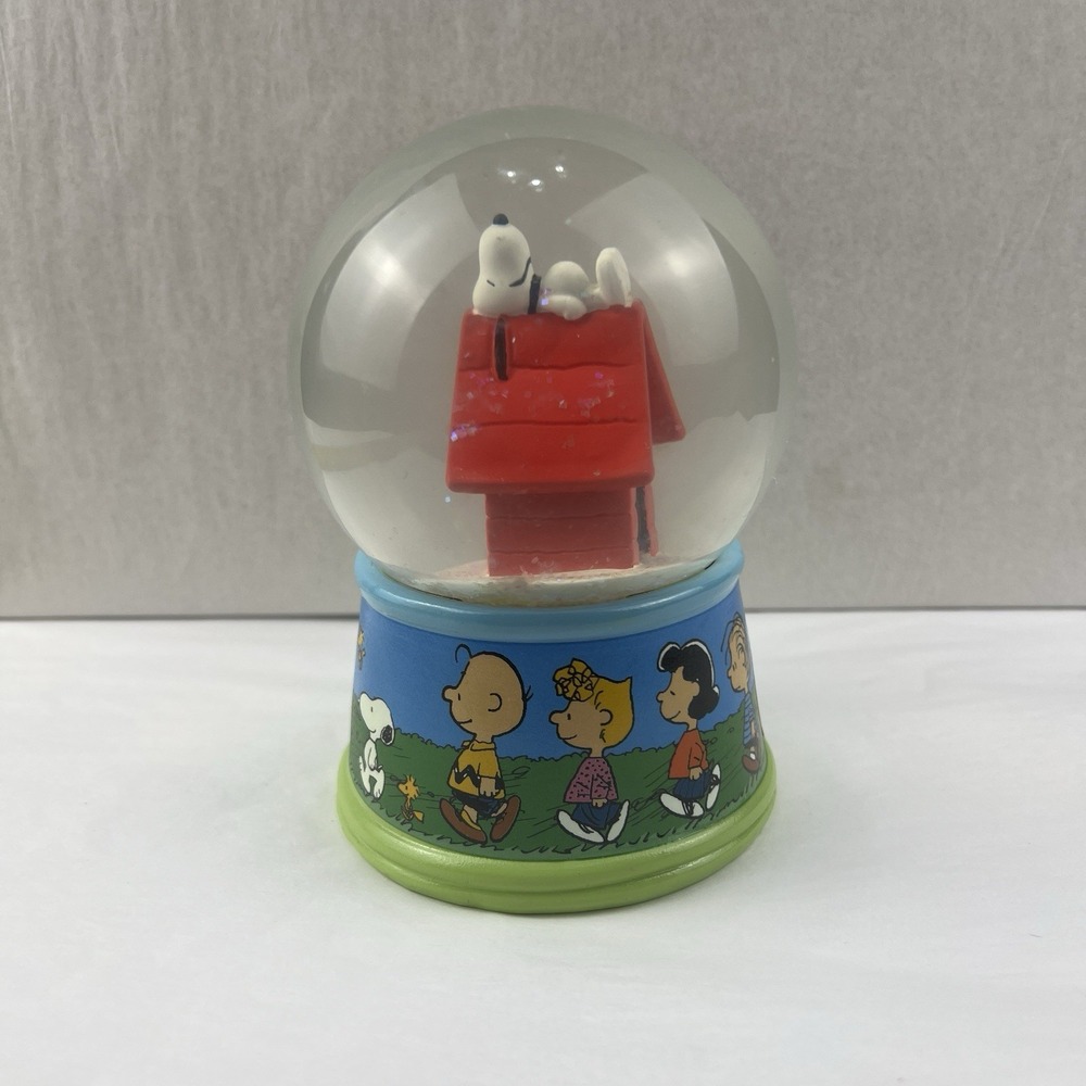 Silver Buffalo Peanuts Gang Snoopy On‎ Doghouse Snow Globe 2020 Lighted WORKING